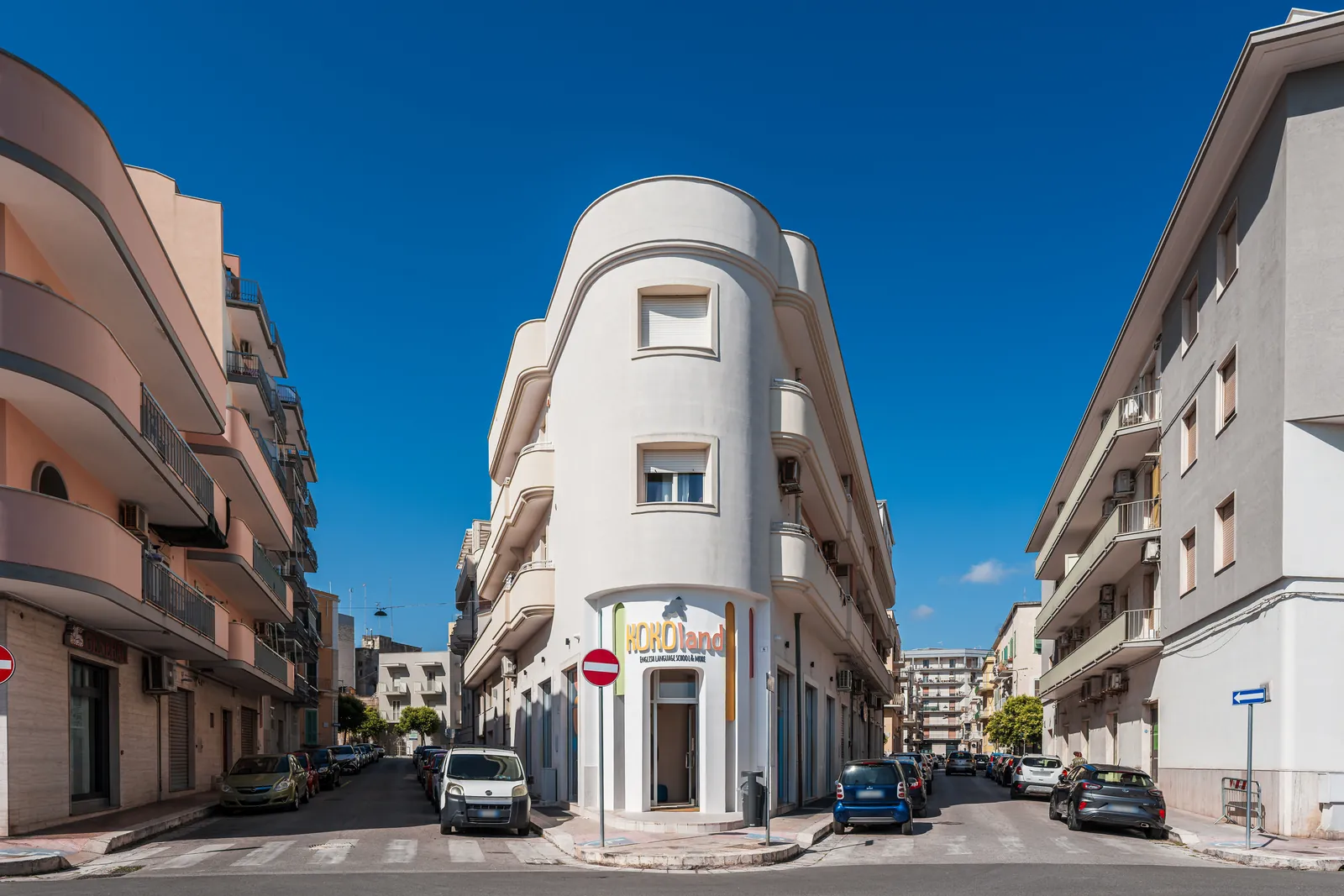 The KOKOland school building at Via Fiume 6, Monopoli, seen from the street
